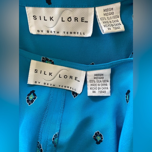 Silk Lore By Beth Terrell 2 Piece Top. 
Size M.
Tank And Button Down. - Picture 6 of 6
